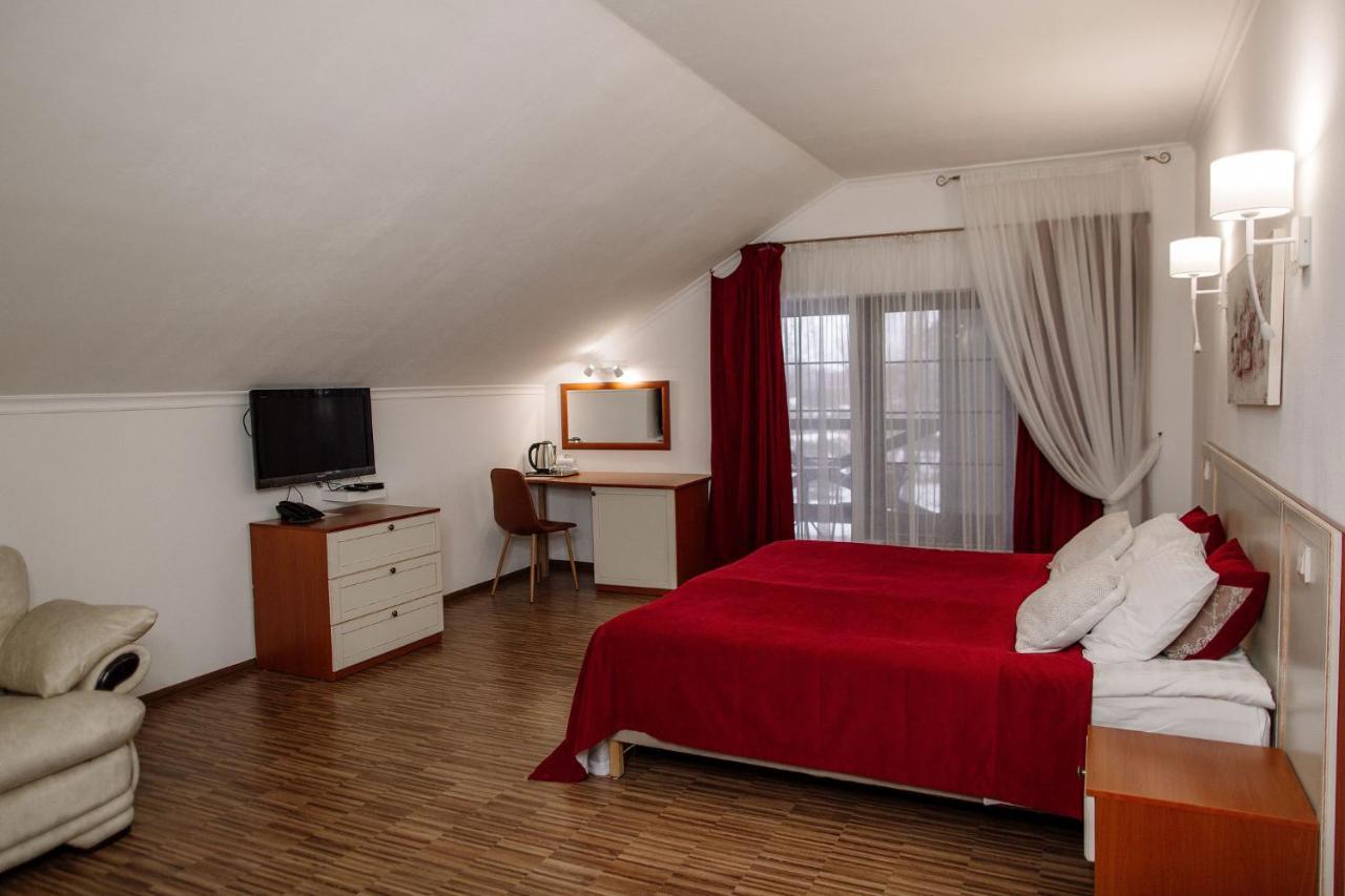 Veselyj Zajets Hotel Pirnove Exterior photo